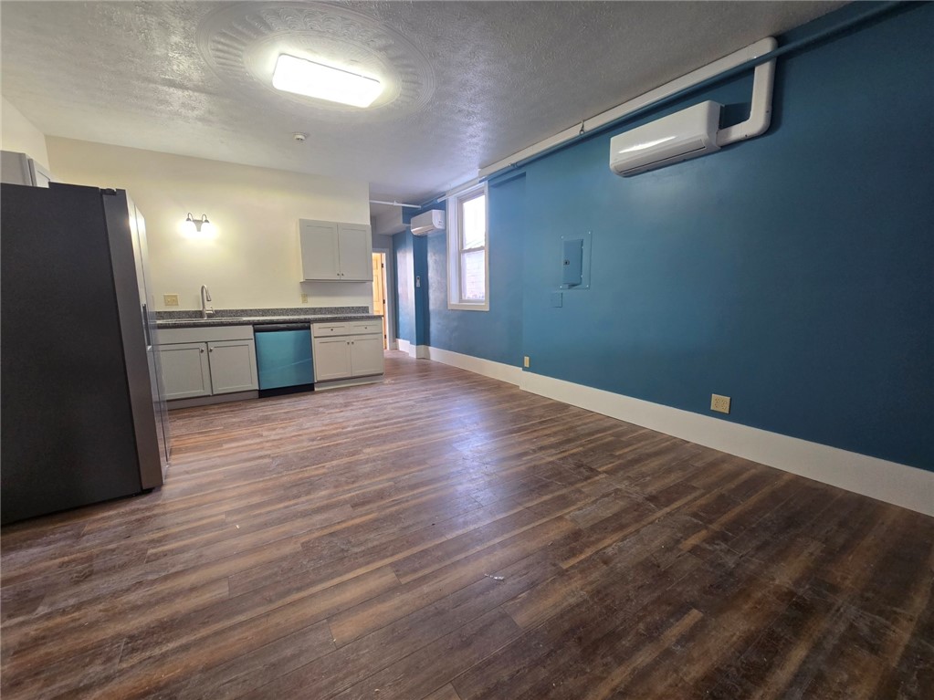 27 e main street 210