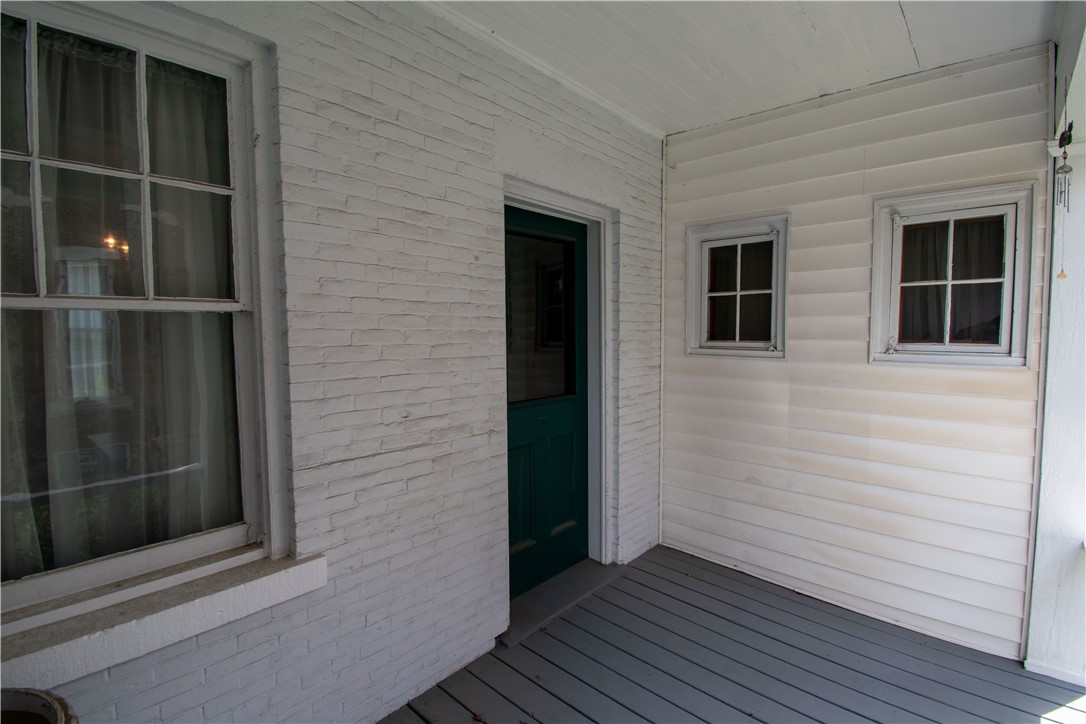 66 Broad St St, Lyons, New York image 20