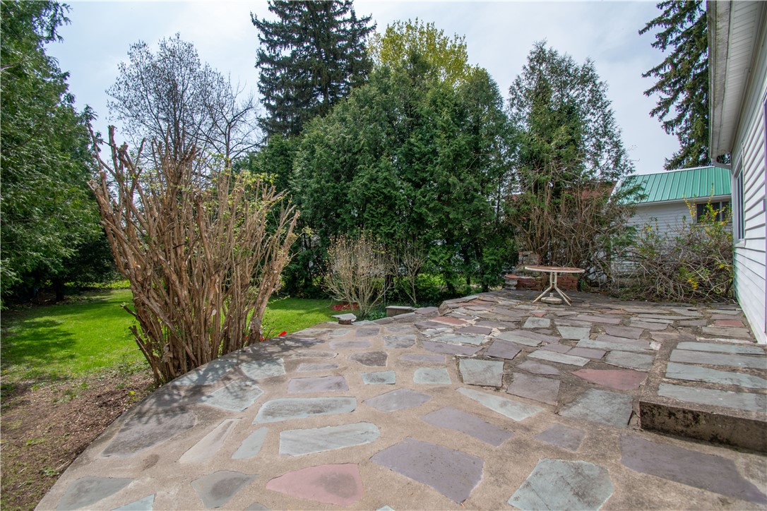 66 Broad St St, Lyons, New York image 4