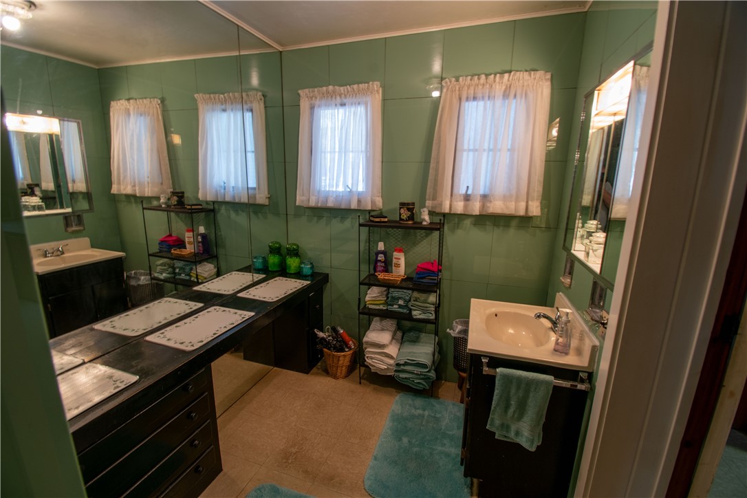 66 Broad St St, Lyons, New York image 30