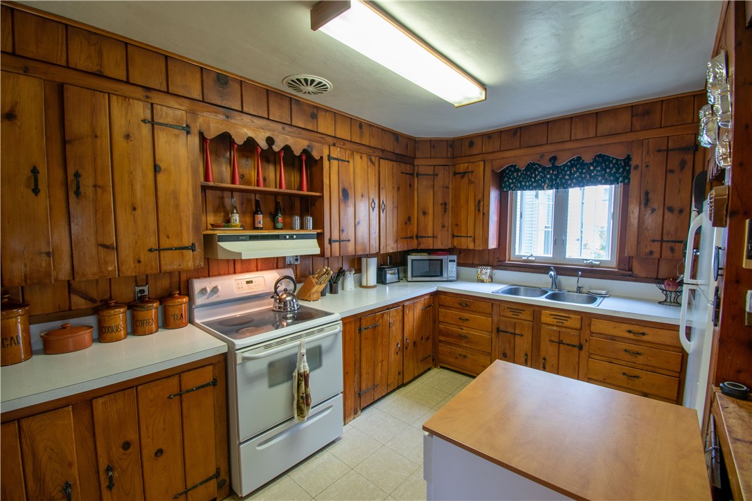 66 Broad St St, Lyons, New York image 24