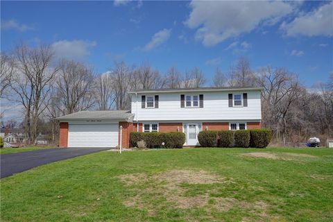 Homes For Sale - 633 Chatelaine Drive<br/> Monroe County, Webster, NY 14580