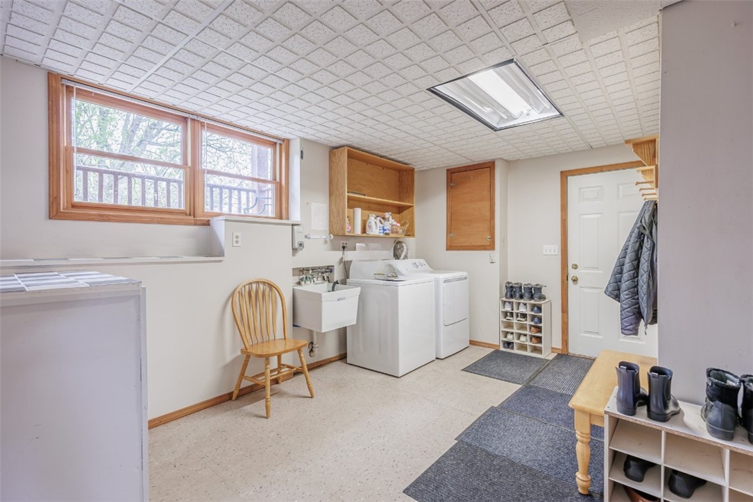 920 Middle Road, Henrietta, New York image 31