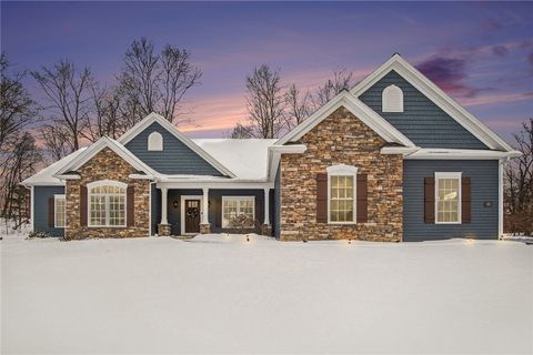 Homes For Sale - 31 Boulder Creek Drive<br/> Rush, NY 14543