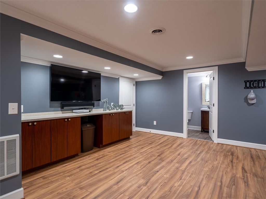 616 Brookstone Bend Bnd, Webster, New York image 37