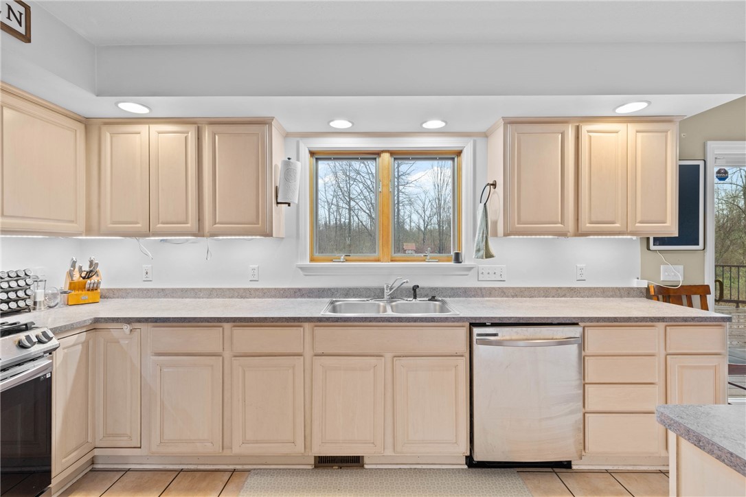 89 Saint Katherine Way, Clarkson, New York image 12