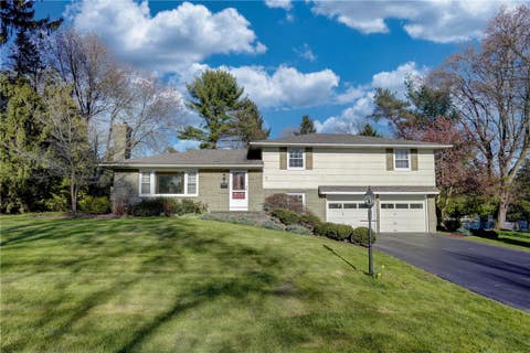 Homes For Sale - 68 Hillcrest Drive<br/> Monroe County, Penfield, NY 14526
