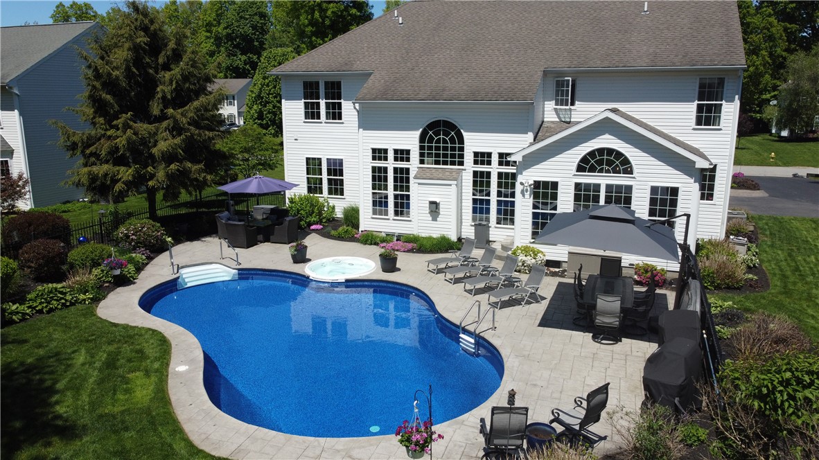 529 Deer Haven Drive, Webster, New York image 4