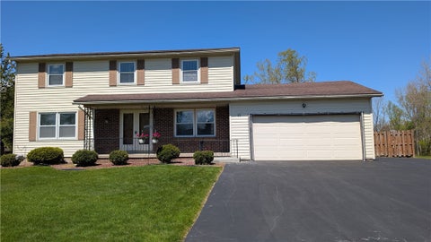 Homes For Sale - 11 Barns Court<br/> Greece, NY 14612