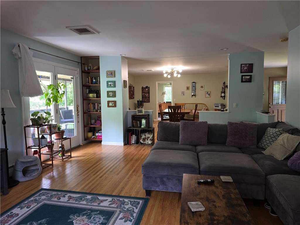 11 Golfview Drive, Penfield, New York image 4