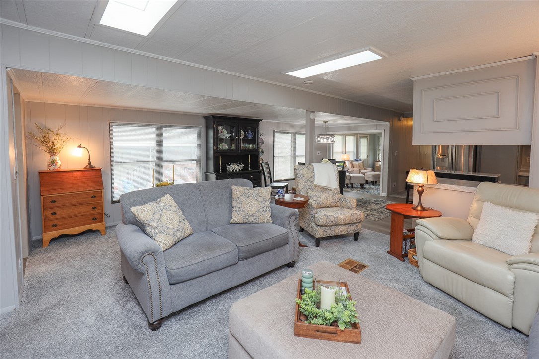 35 Keuka Lane Ln, Manchester, New York image 9