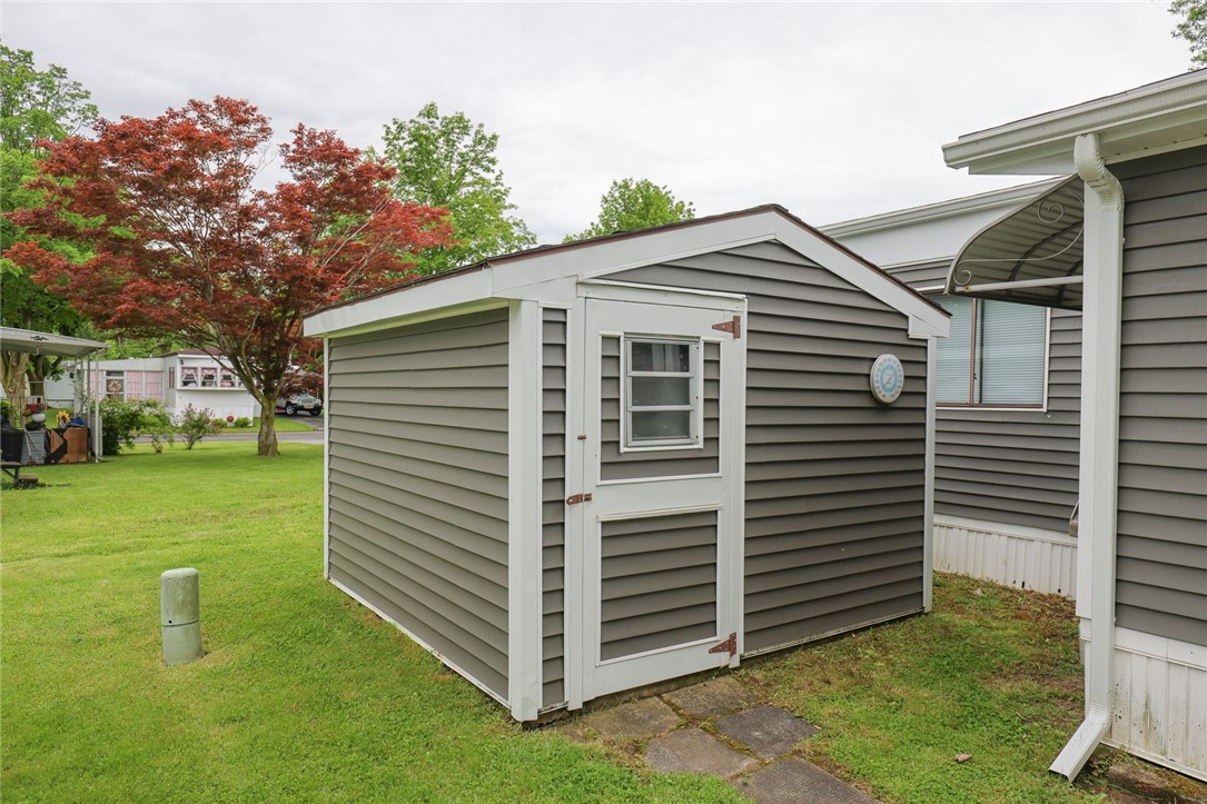 35 Keuka Lane Ln, Manchester, New York image 6