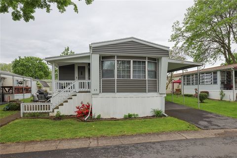 35 Keuka Lane Manchester NY 14504
