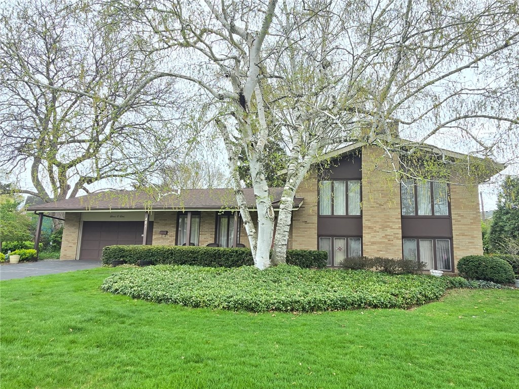 401 Eileen Drive, Greece, New York image 1