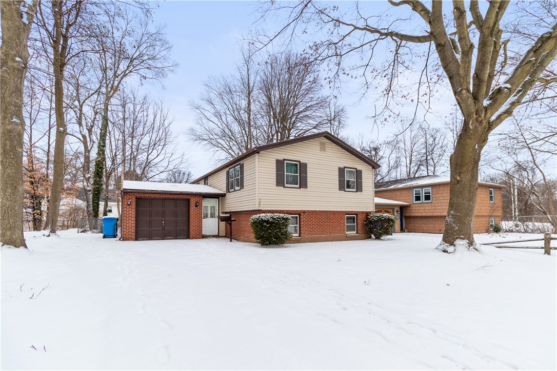 102 Lanark Crescent, Rochester, New York image 3