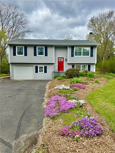 Photo of 565 Meadowbrook Parkway W, Horseheads, NY 14845 (MLS # R1679039)