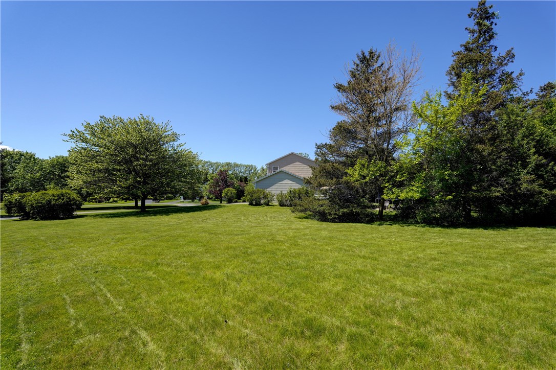 16 Canterbury Trail, Penfield, New York image 8