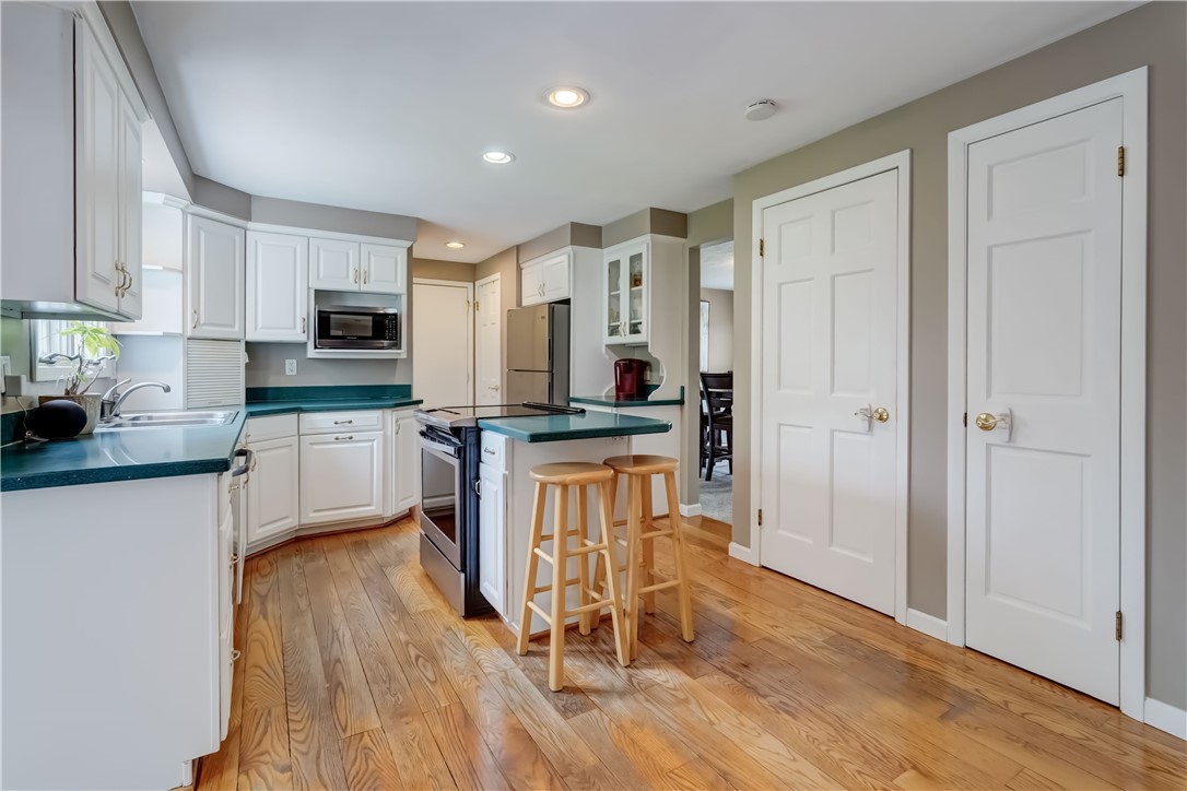 16 Canterbury Trail, Penfield, New York image 11