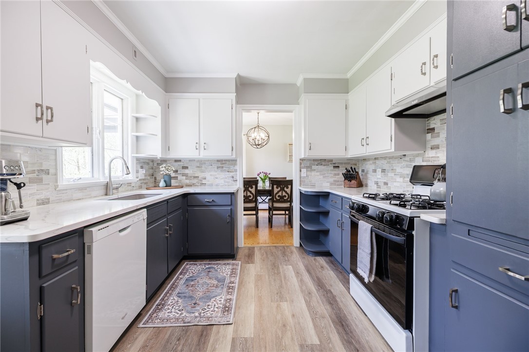 21 Cobb Terrace, Brighton, New York image 13