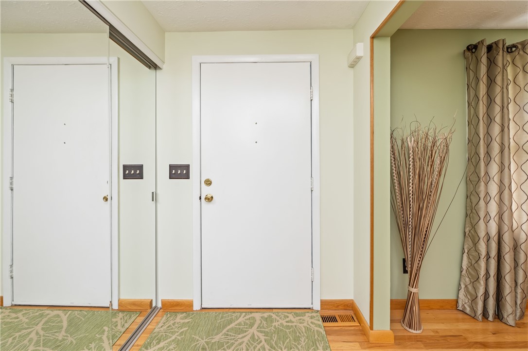 60 Flynnwood Drive, Greece, New York image 5