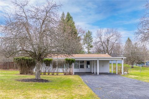 Homes For Sale - 199 Castle Road<br/> Henrietta, NY 14623