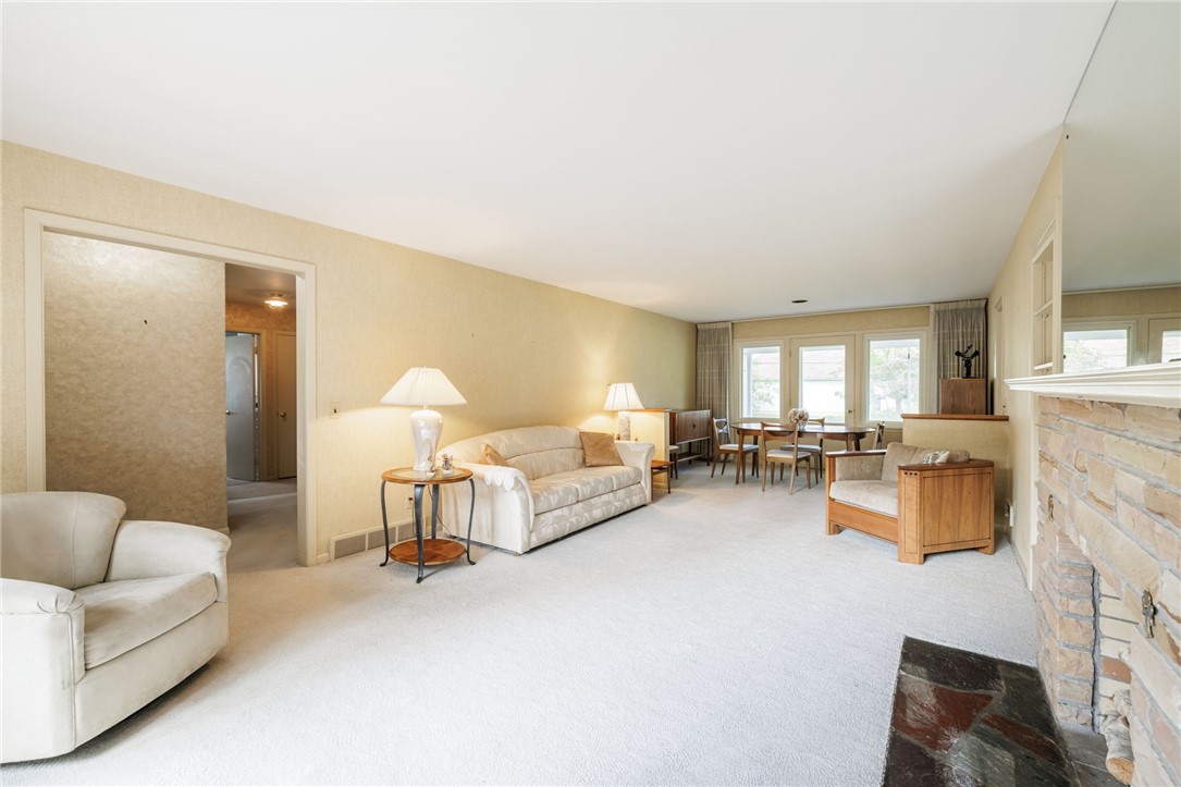 30 Danbury Circle N