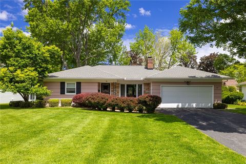 Homes For Sale - 30 Danbury Circle<br/> Brighton, NY 14618