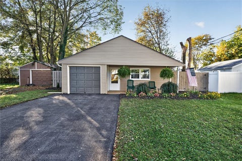 Photo of 39 Laurelhurst Road, Greece, NY 14626 (MLS # R1724642)