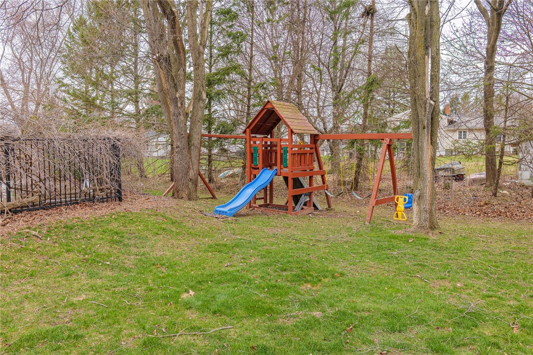 32 Scarborough Park, Penfield, New York image 8