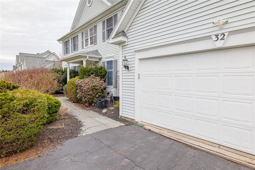 32 Scarborough Park, Penfield, New York image 4