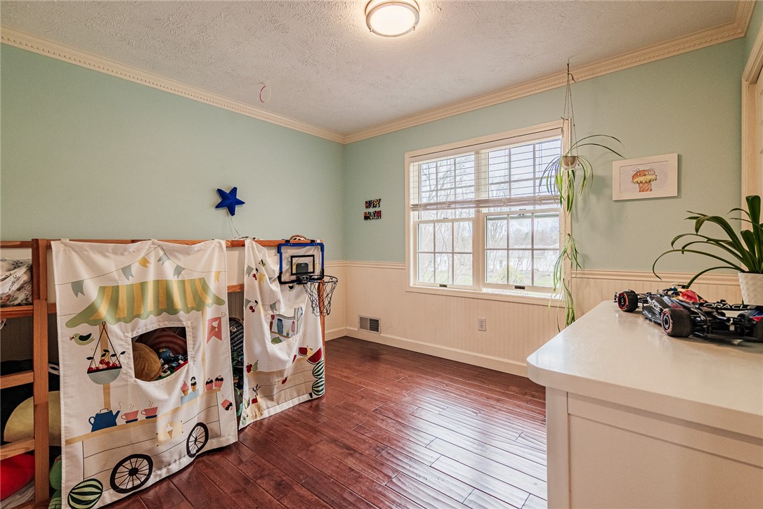 32 Scarborough Park, Penfield, New York image 39