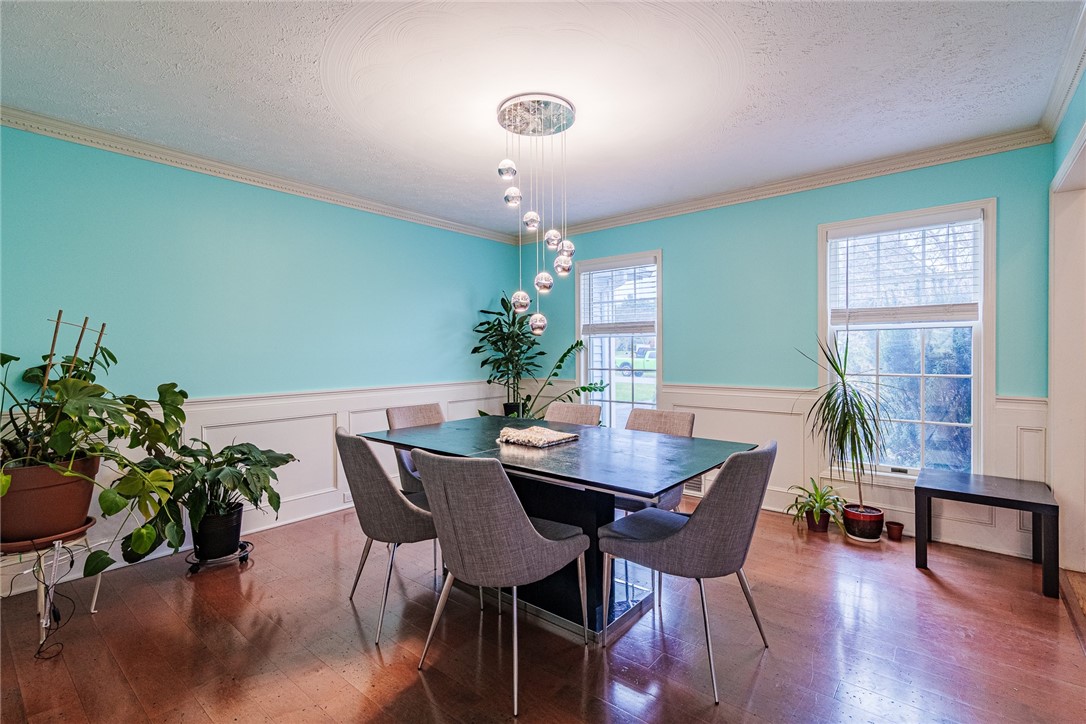 32 Scarborough Park, Penfield, New York image 13
