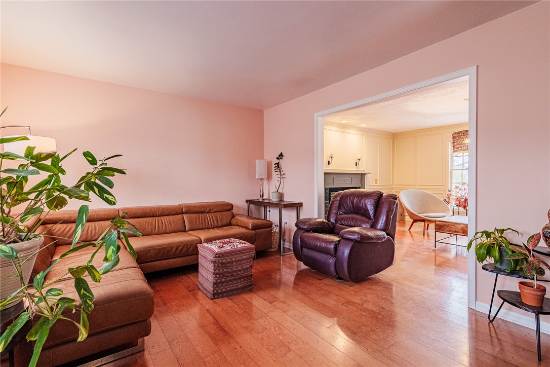 32 Scarborough Park, Penfield, New York image 32