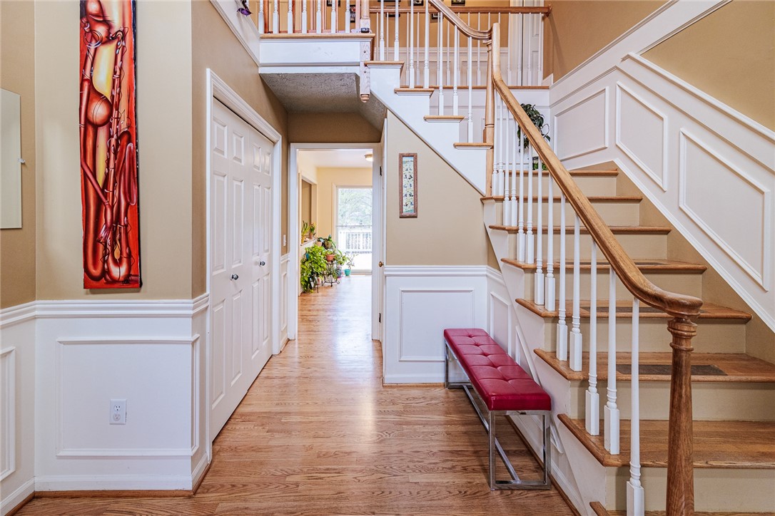 32 Scarborough Park, Penfield, New York image 11
