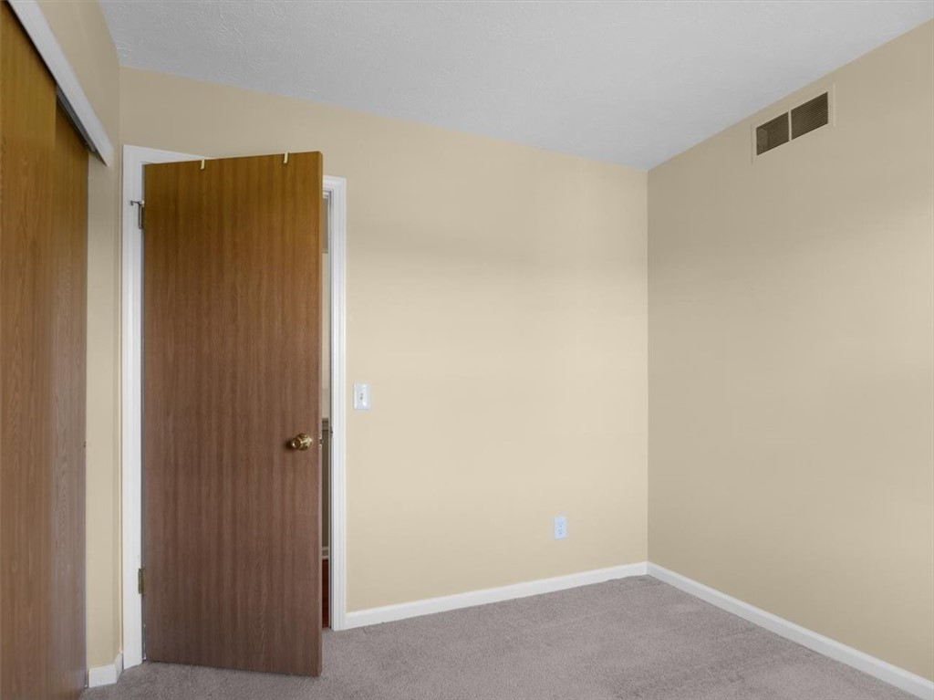 131 Grangerford Hts Hts, Henrietta, New York image 17