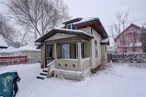 Photo of 127 Rosewood Ter #127, Rochester, NY 14609 (MLS # R1658468)