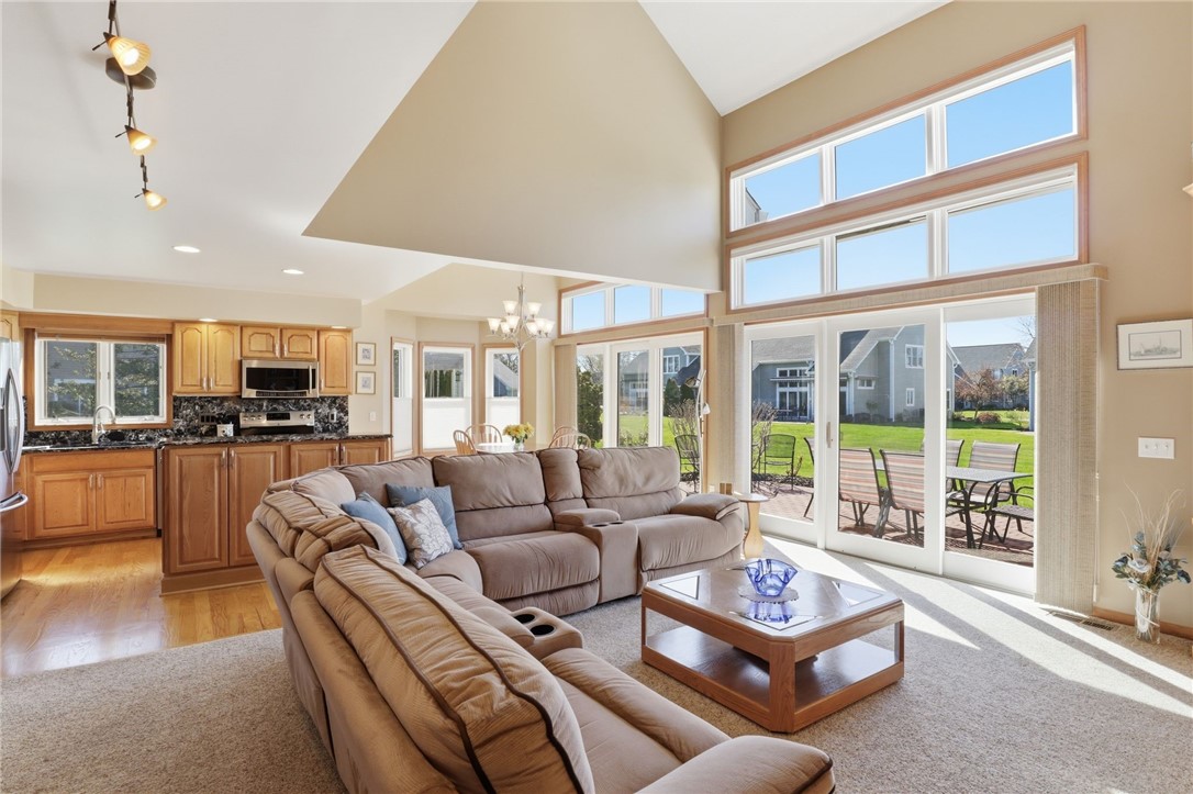 115 Carousel Ln