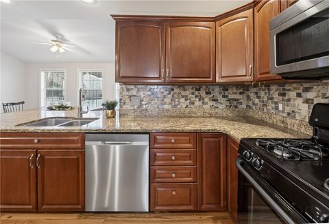 Tiny photo for 8031 Kings Hotel Place, Cicero, NY 13039 (MLS # R1655284)