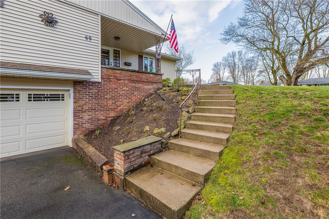 69 Highledge Drive, Penfield, New York image 5
