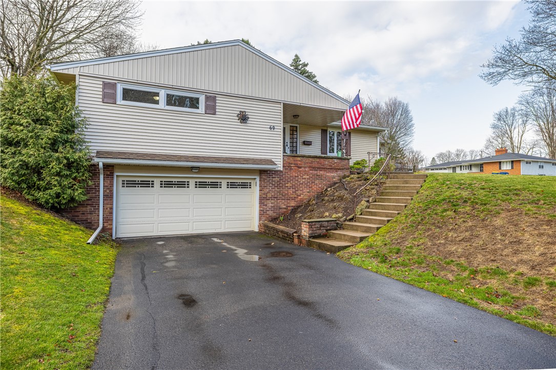69 Highledge Drive, Penfield, New York image 4