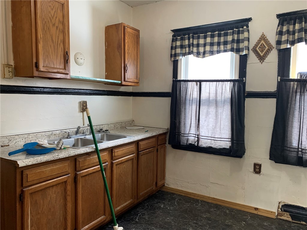 865 N Goodman Street