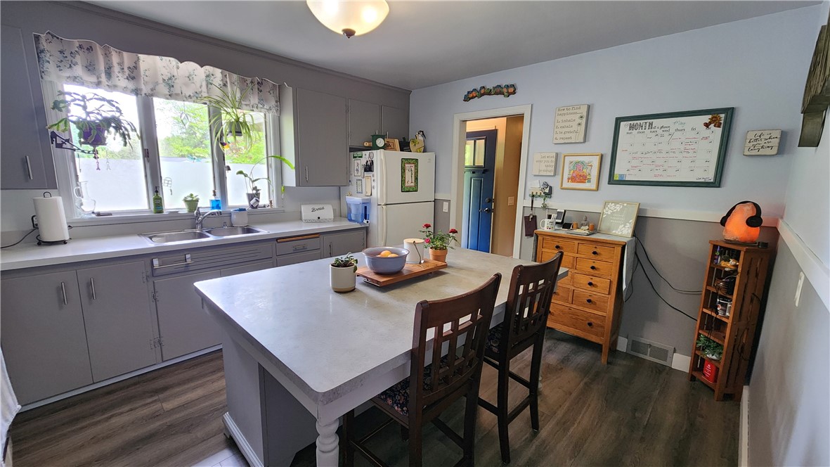 225 Brookview Drive, Irondequoit, New York image 8