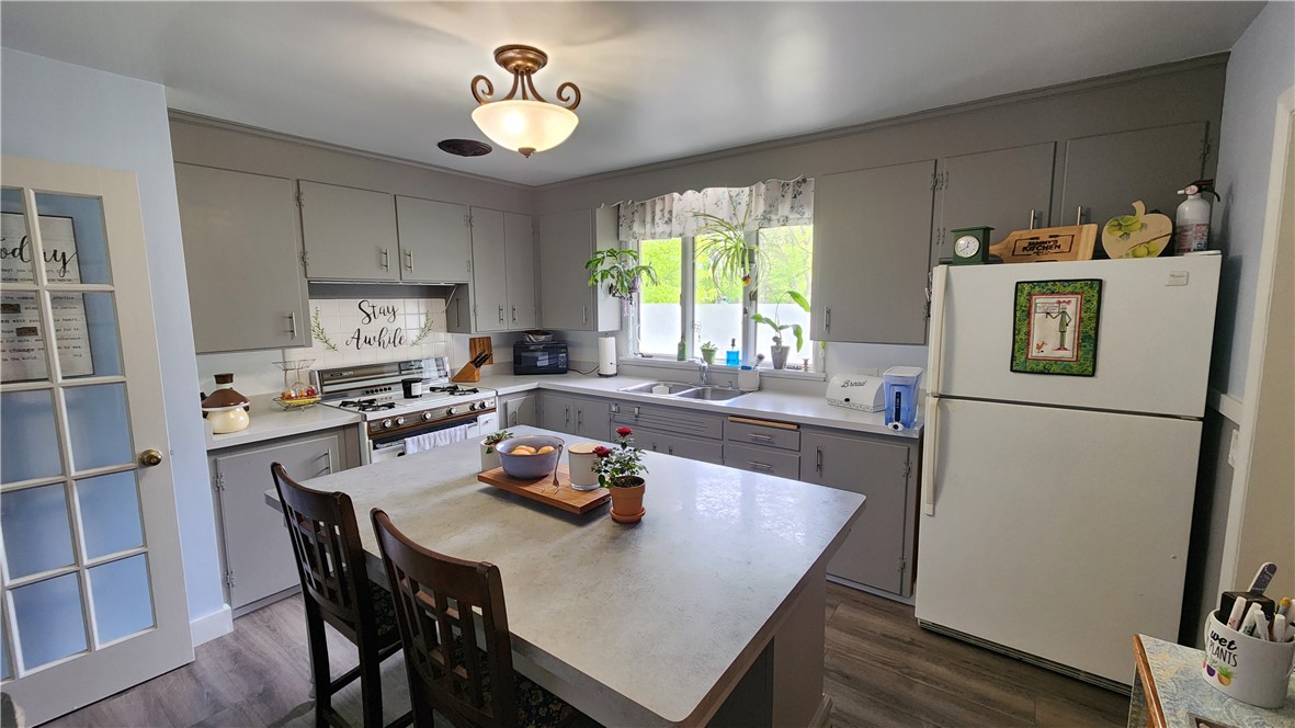 225 Brookview Drive, Irondequoit, New York image 7