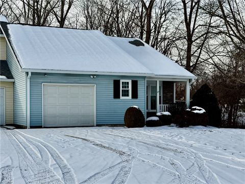 Photo of 27 Pumpkin Hill Hl, Chili, NY 14624 (MLS # R1654853)