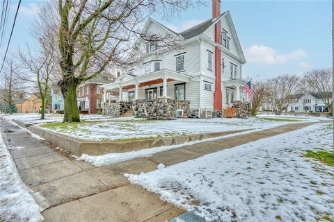 Homes For Sale - 121 E Main Street<br/> Webster, NY 14580