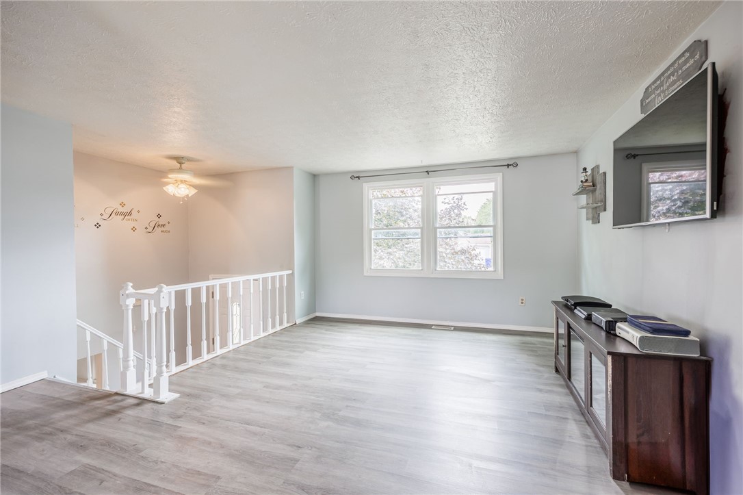 Search Properties 3 100 close hollow dr drive