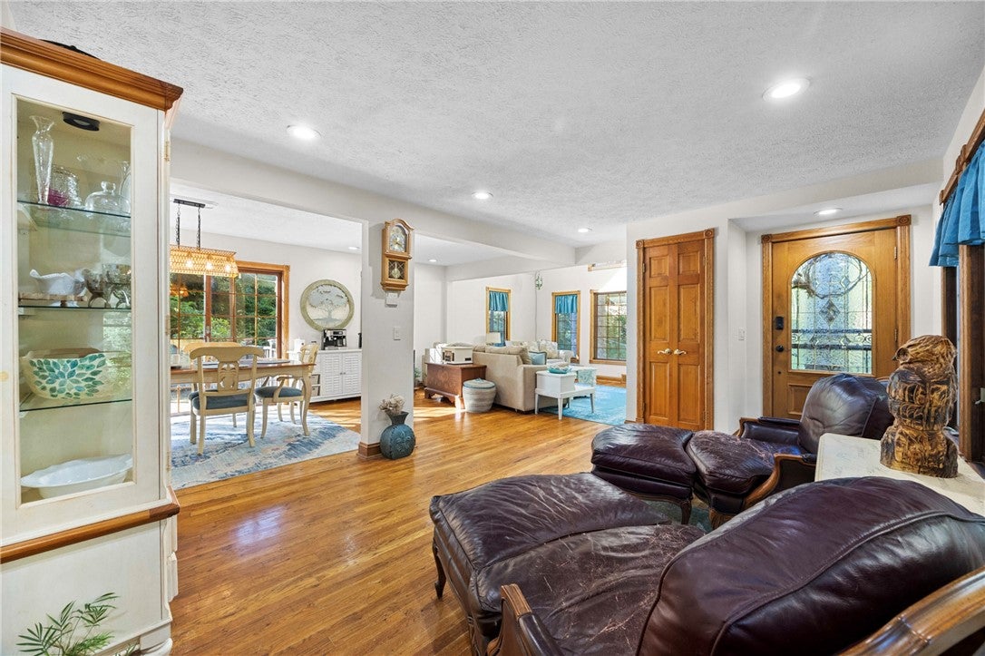 9 Viroqua Drive