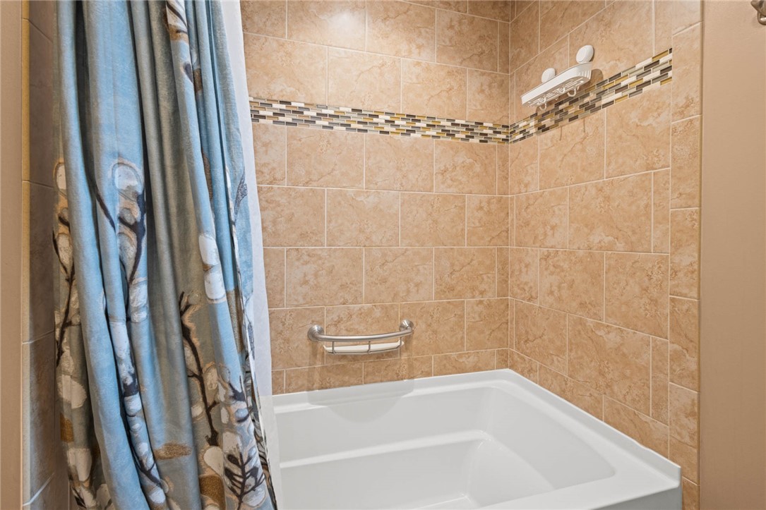 23 Armond Lane, Cheektowaga, New York image 16