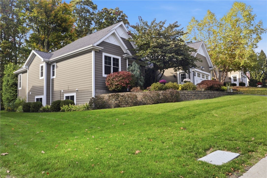 7 Highland Green