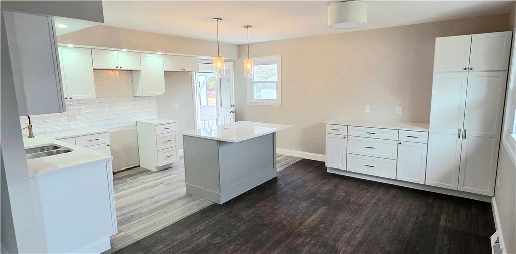 Photo of 914 w 2nd St, Elmira, NY 14905 (MLS # R1666022)